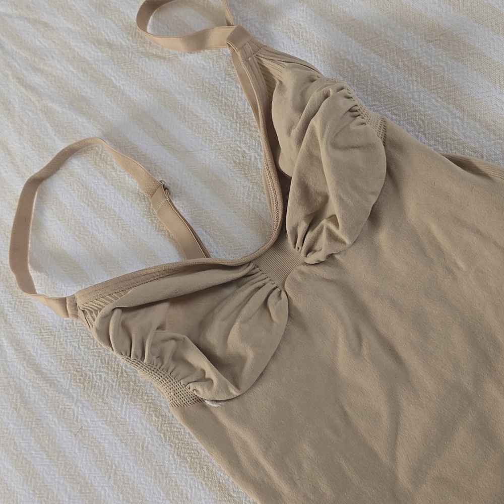 SKIMS Seamless Sculpt Mid Thigh Bodysuit Size:Small Clay